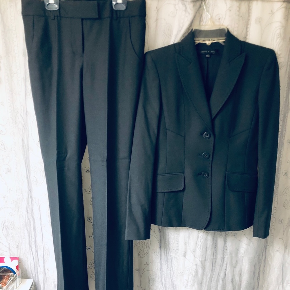 Anne Klein 3 pc woman’s charcoal grey suit.